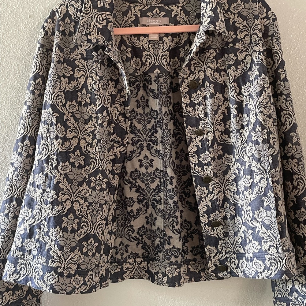Chico’s size 3 up waist jacket